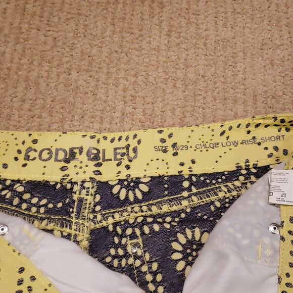 Code Bleu Women's shorts. Size 10/29 - Picture 4 of 5